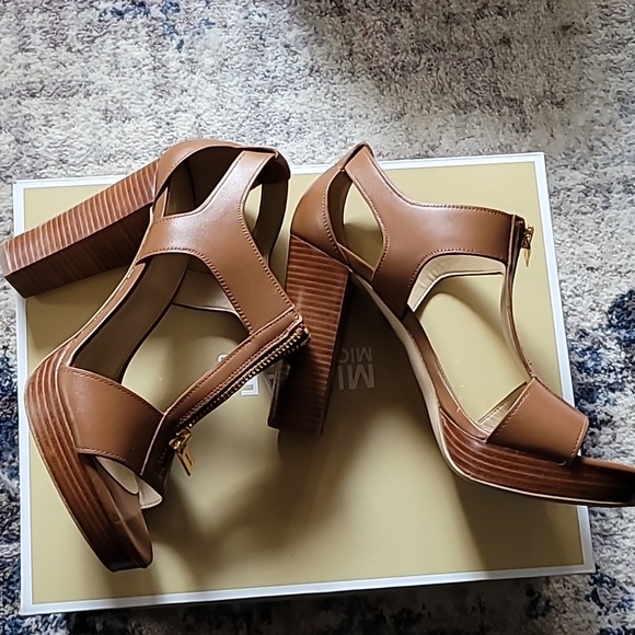 Sandals - Picture 2 of 5